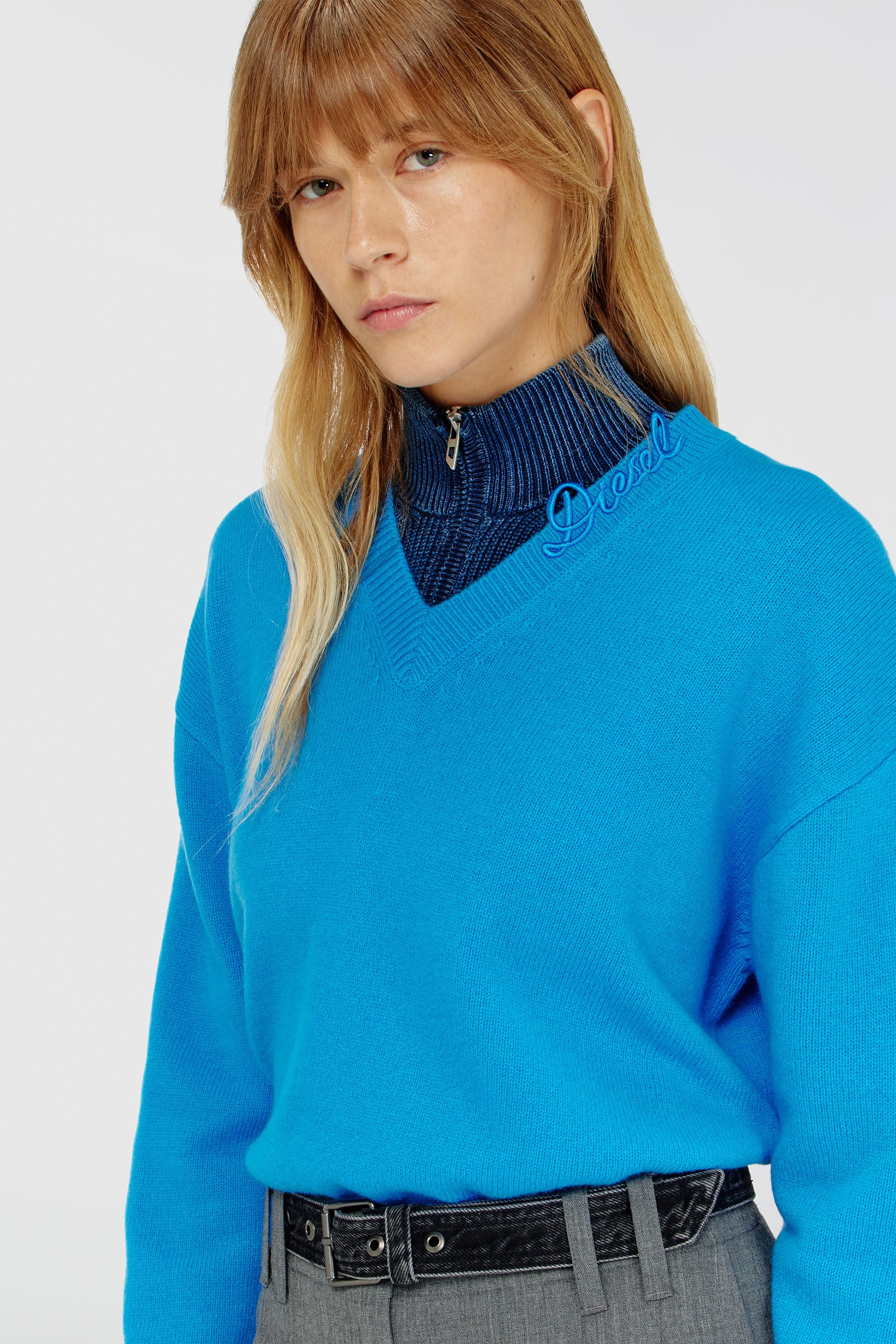 Diesel - M-IMOSA, Woman's Wool V-neck jumper with neck logo in Azure - 5