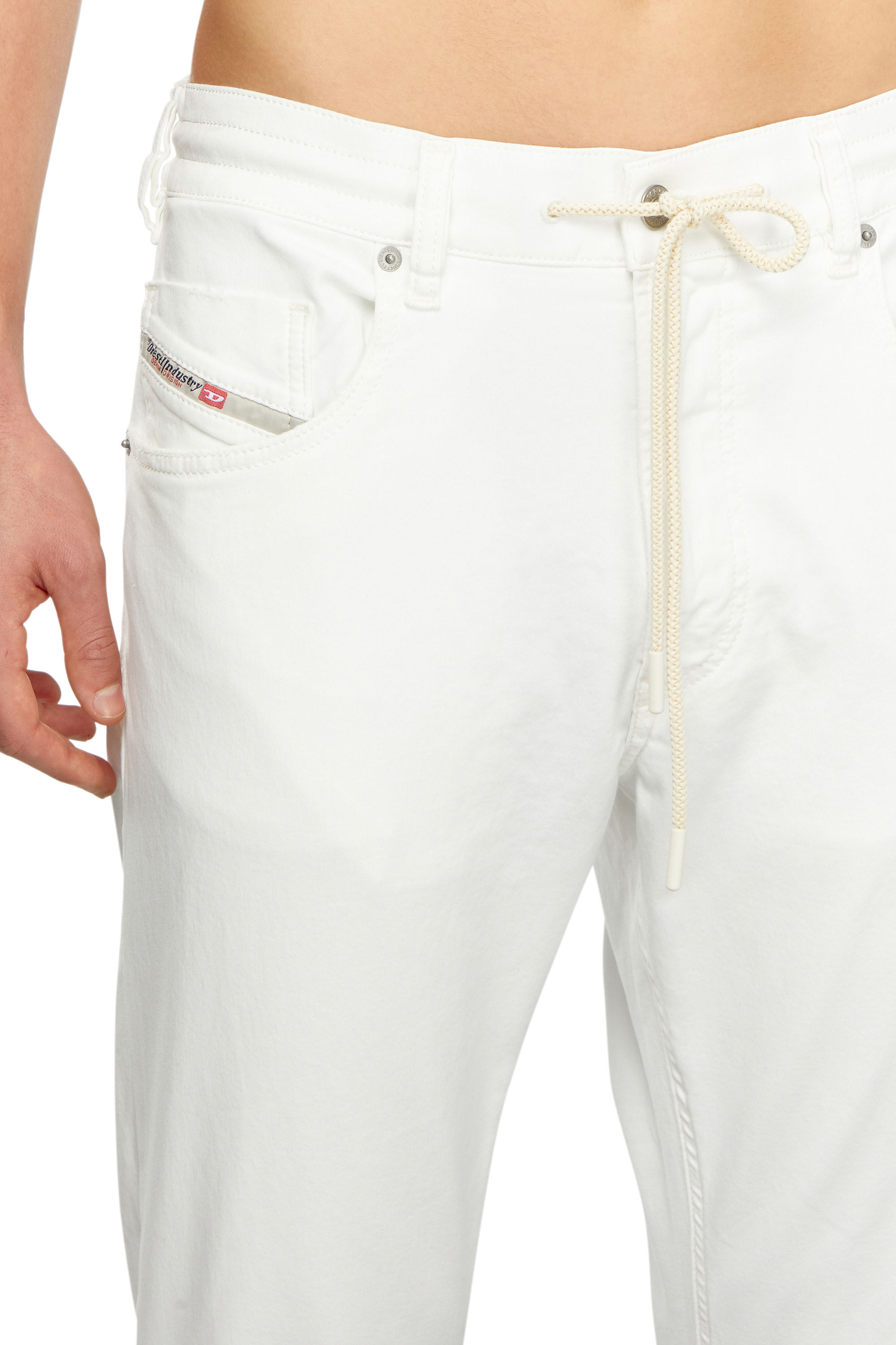 Diesel - Man's Tapered 2030 D-Krooley Joggjeans® 068HX, White - 5