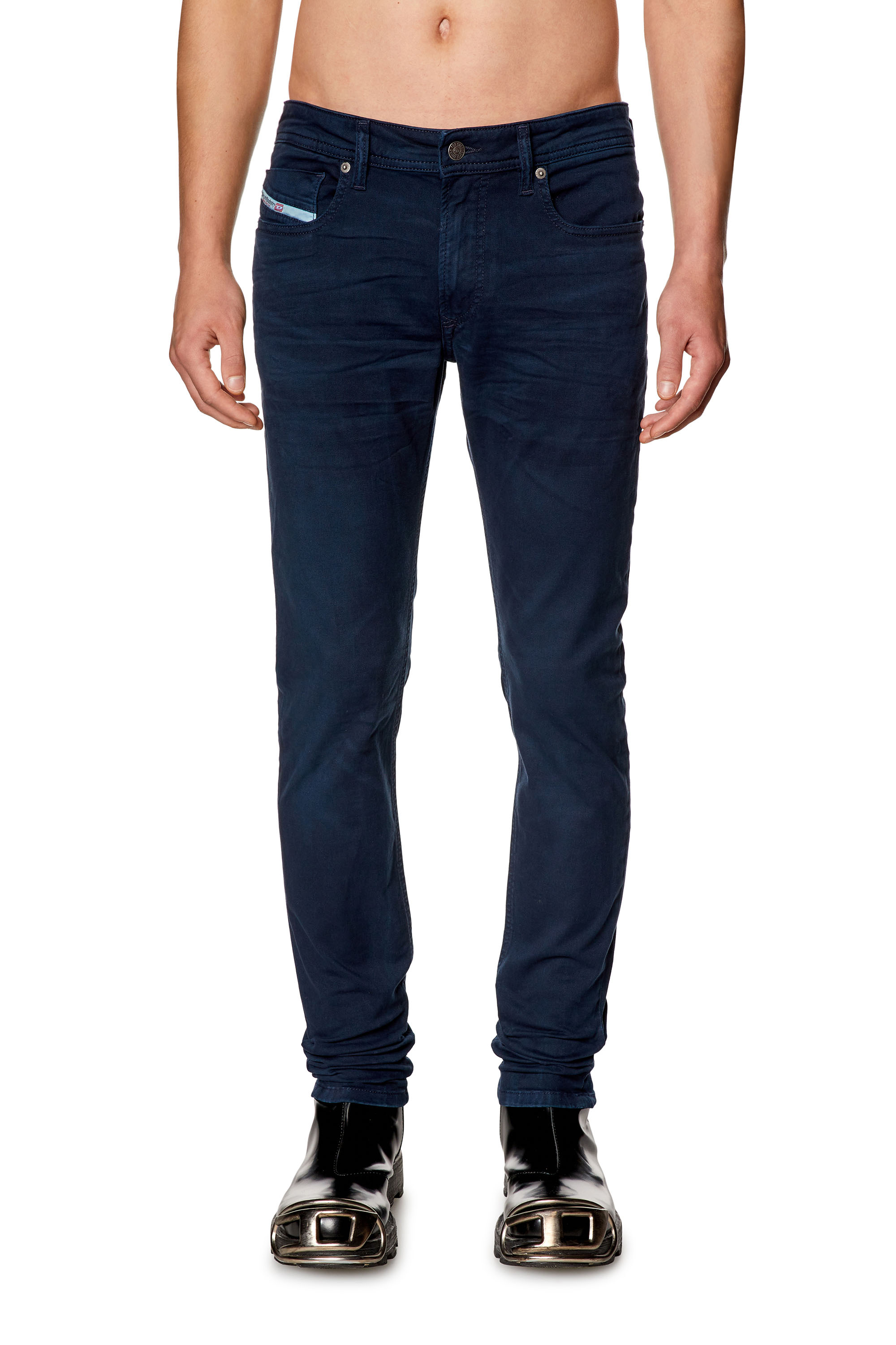 Men's Skinny Jeans: close-fitting, tight, low waist