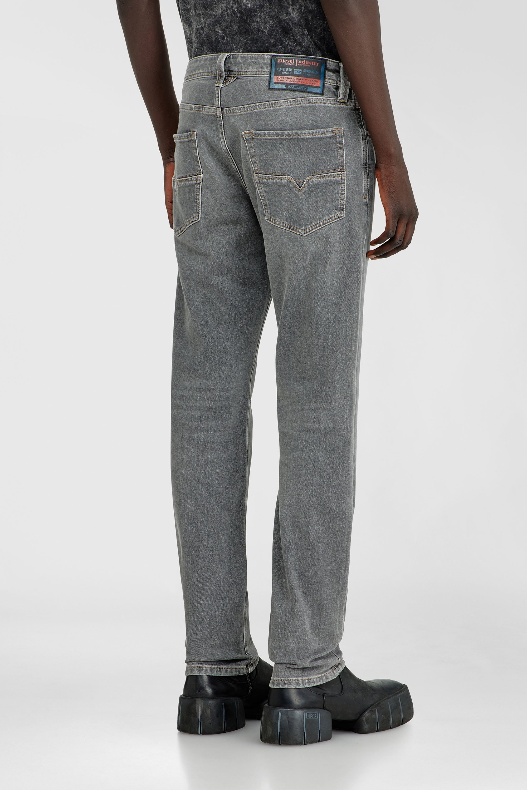 Diesel - Man's Regular Jeans 1986 Larkee-Beex 0KBBI, Grey - 5